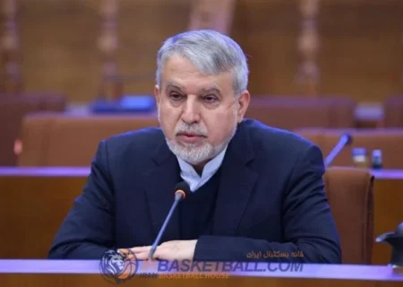 آقای صالحی‌امیری شما نباید از بسکتبال حرفی بزنی چون اطلاع نداری